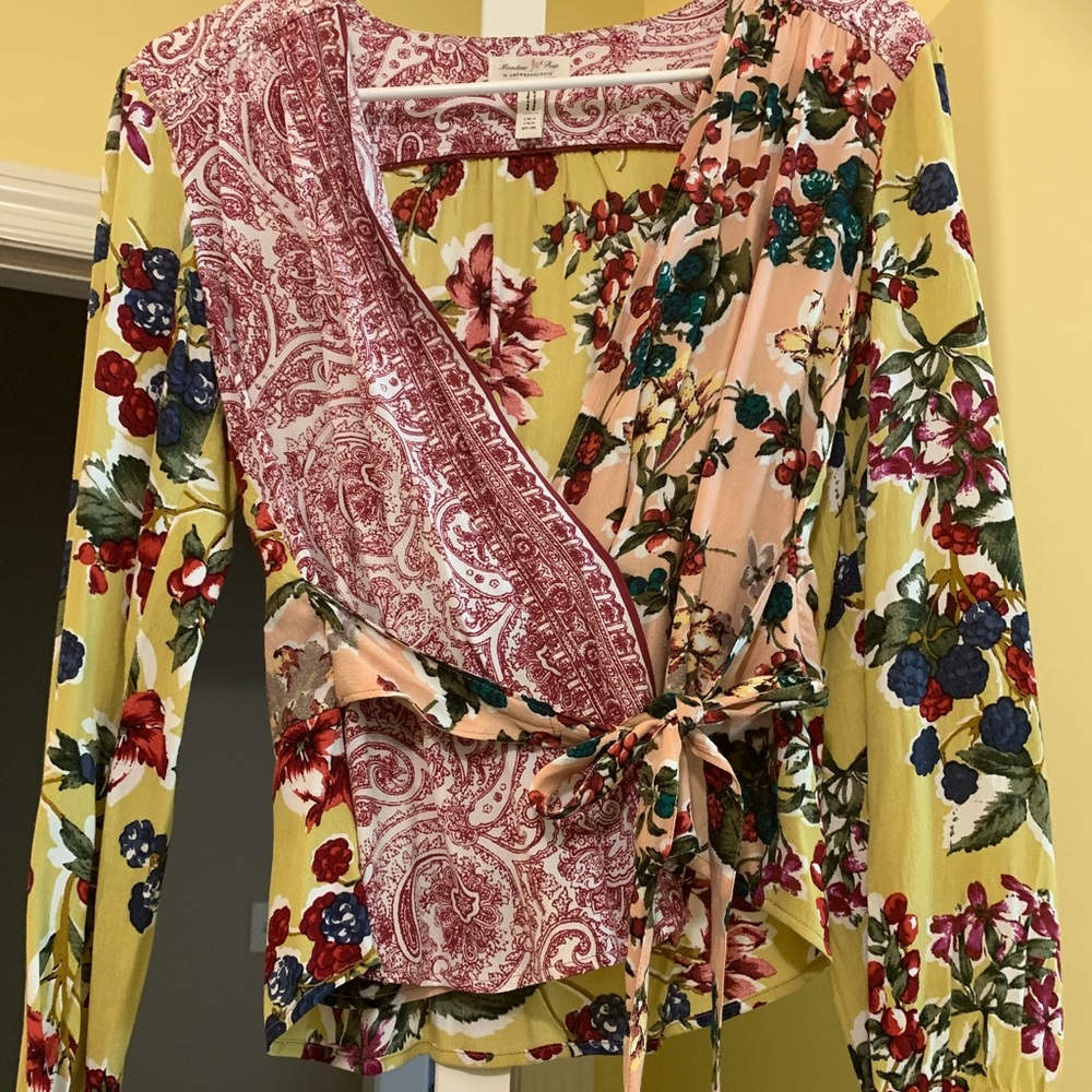 Meadow Rue Anthropologie silk wrap tie blouse 0/XS floral fruit gold red green